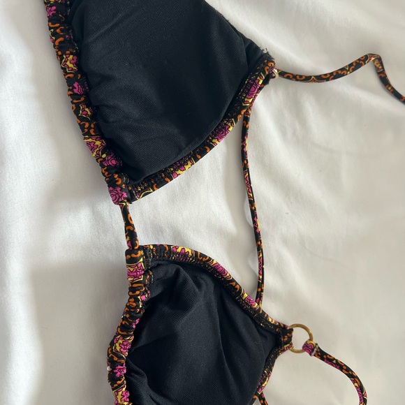 Lulu fama euc triangle top small - Picture 3 of 5